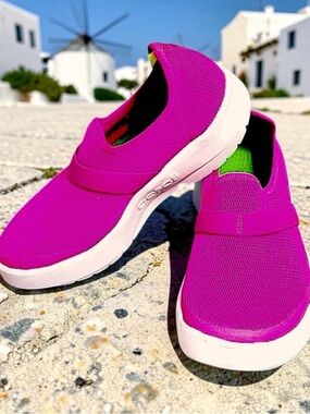 OOFOS comfort shoe 10